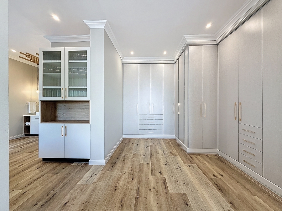 5 Bedroom Property for Sale in Waterkloof Gauteng