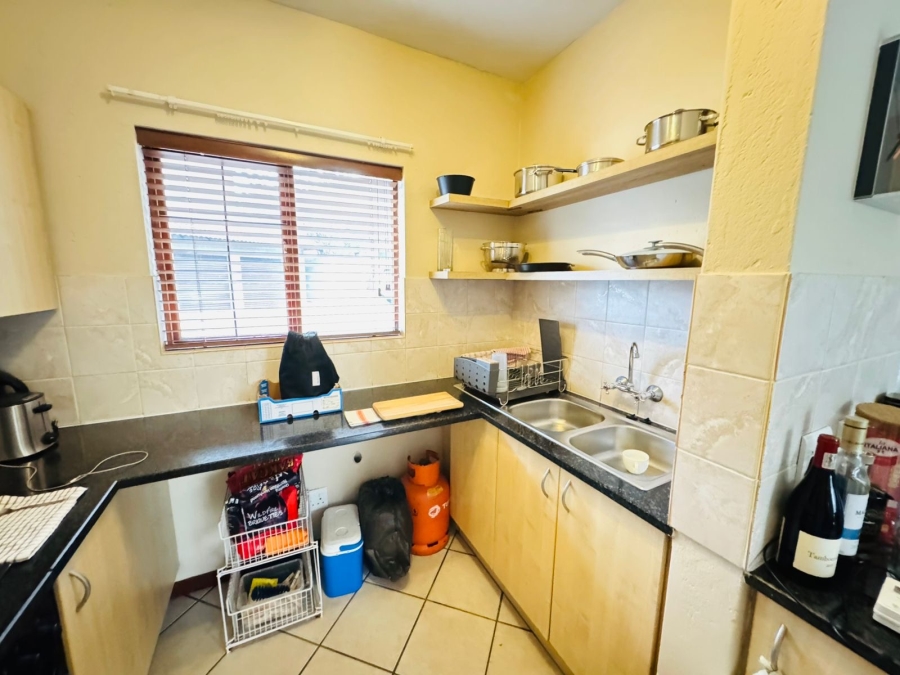 To Let 2 Bedroom Property for Rent in Country View Estate Gauteng