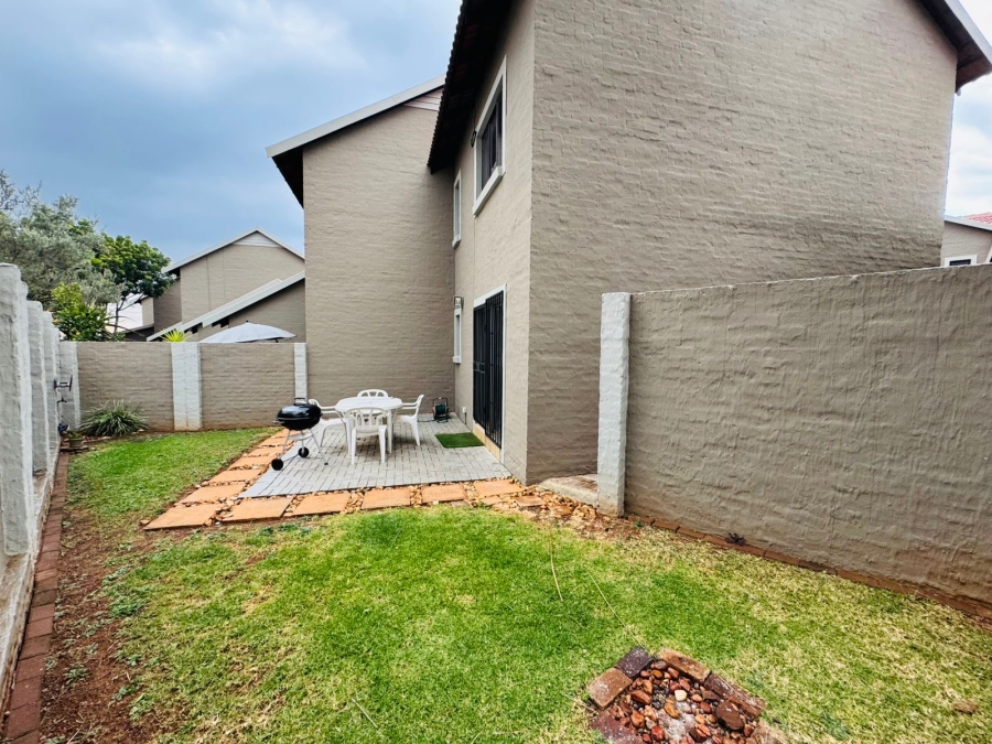 To Let 2 Bedroom Property for Rent in Country View Estate Gauteng