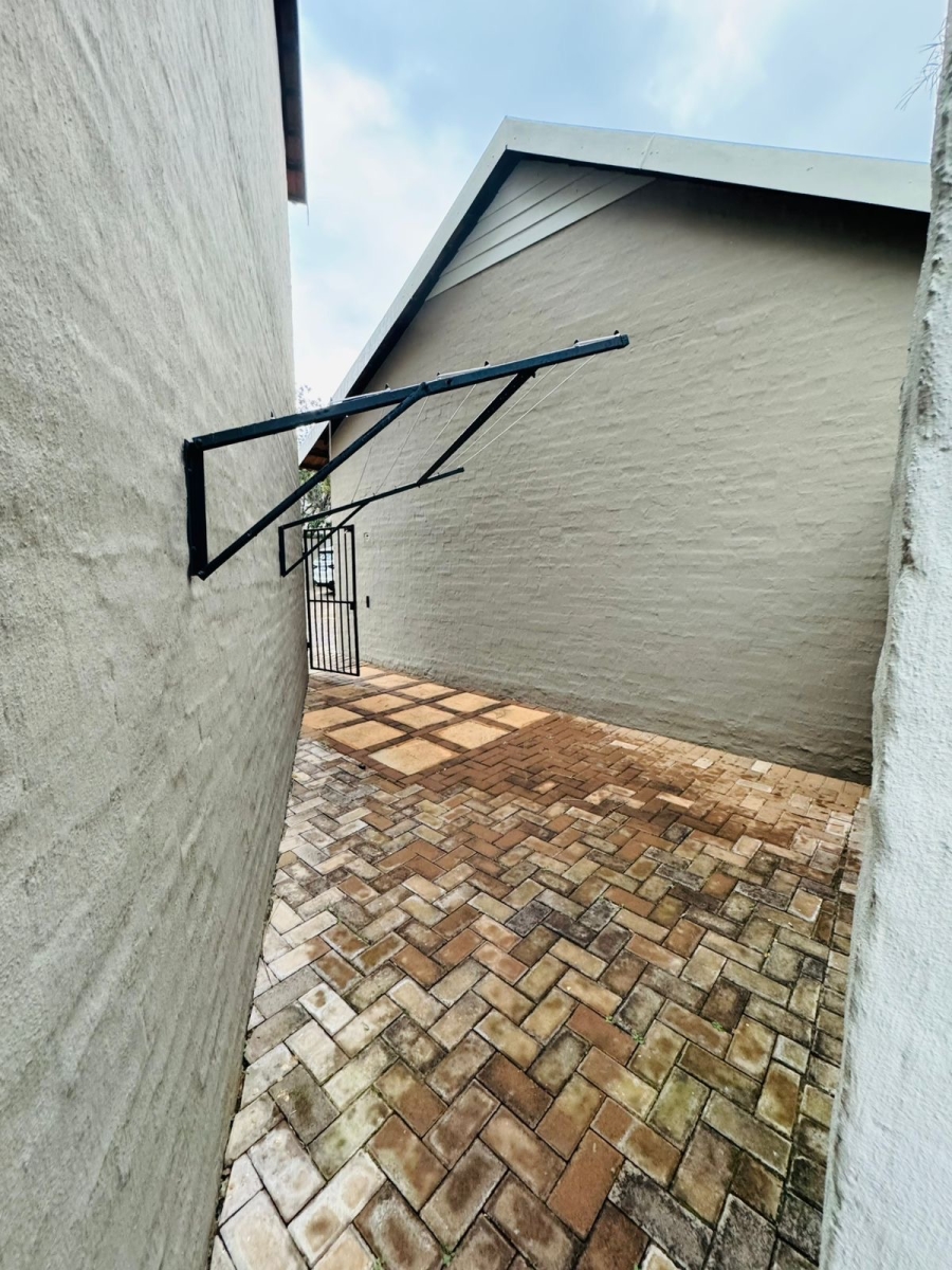 To Let 2 Bedroom Property for Rent in Country View Estate Gauteng
