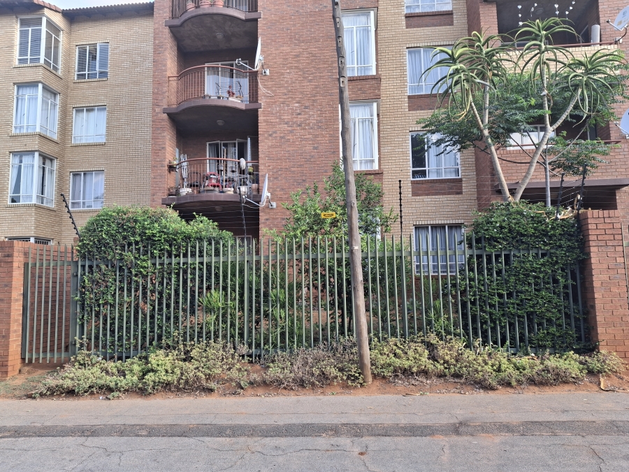 2 Bedroom Property for Sale in Die Wilgers Gauteng