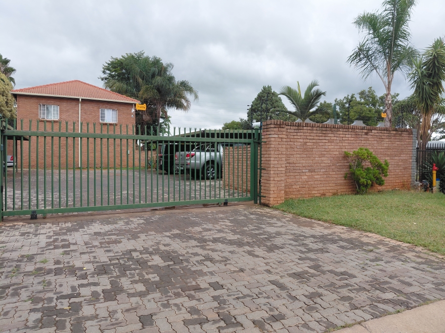 2 Bedroom Property for Sale in Pretoria North Gauteng