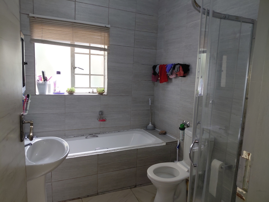 2 Bedroom Property for Sale in Pretoria North Gauteng