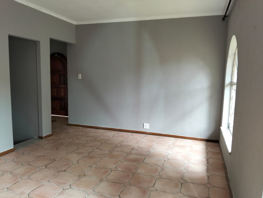 6 Bedroom Property for Sale in Glen Marais Gauteng