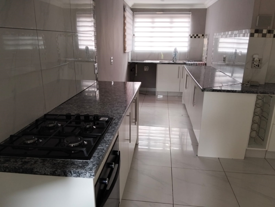 6 Bedroom Property for Sale in Glen Marais Gauteng