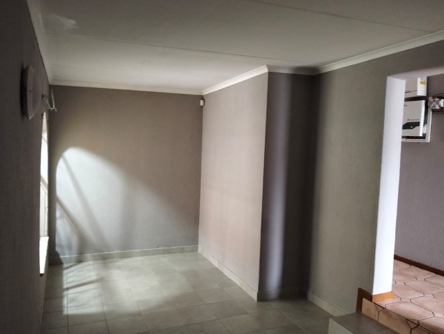 6 Bedroom Property for Sale in Glen Marais Gauteng