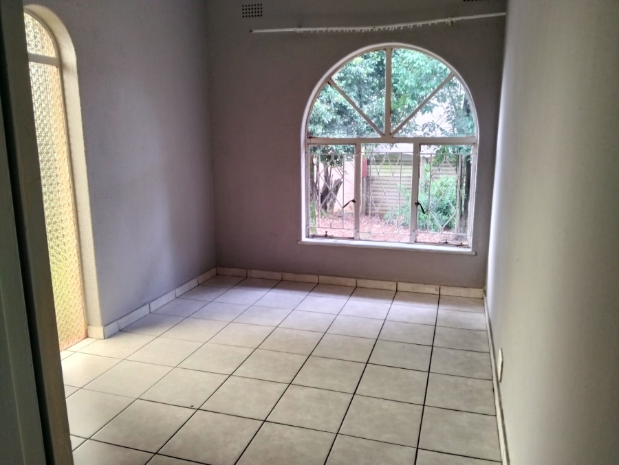 6 Bedroom Property for Sale in Glen Marais Gauteng