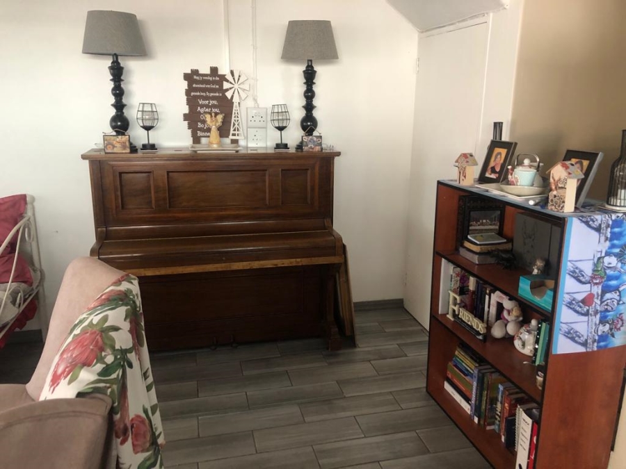 To Let 1 Bedroom Property for Rent in Kenmare Gauteng