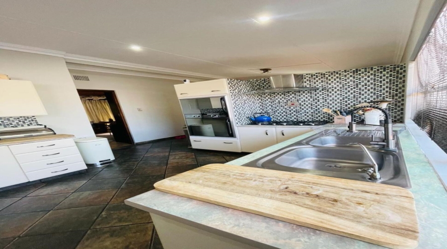 3 Bedroom Property for Sale in Vanderbijlpark SW 5 Gauteng