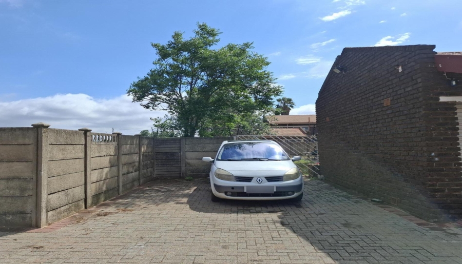 2 Bedroom Property for Sale in Sonland Park Gauteng