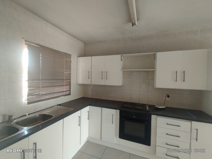 2 Bedroom Property for Sale in Vanderbijlpark CW 3 Gauteng