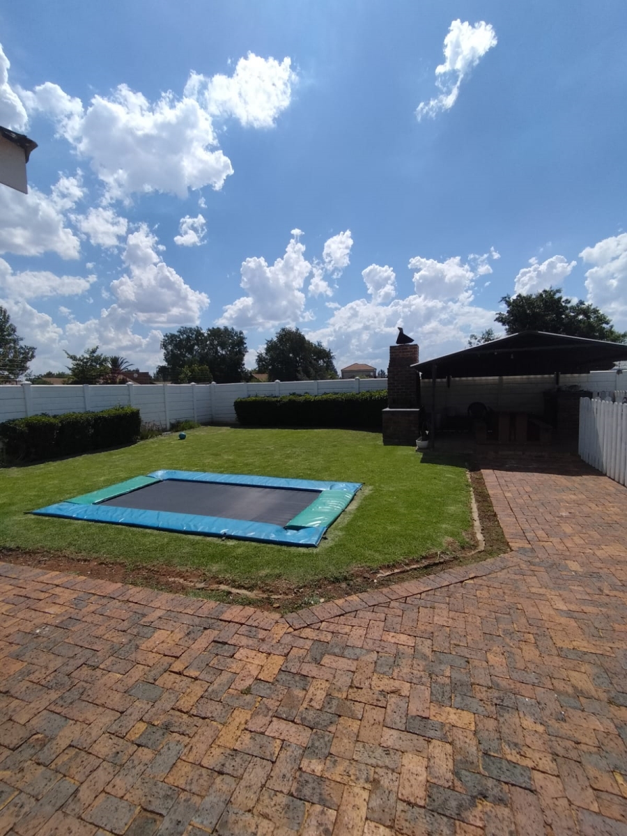 3 Bedroom Property for Sale in Golf Park Gauteng