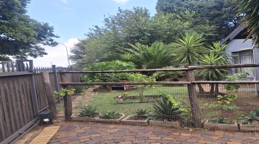 4 Bedroom Property for Sale in Falcon Ridge Gauteng