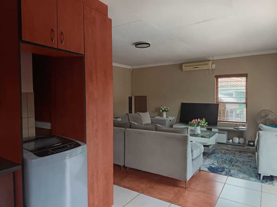 3 Bedroom Property for Sale in Vaaloewer Gauteng