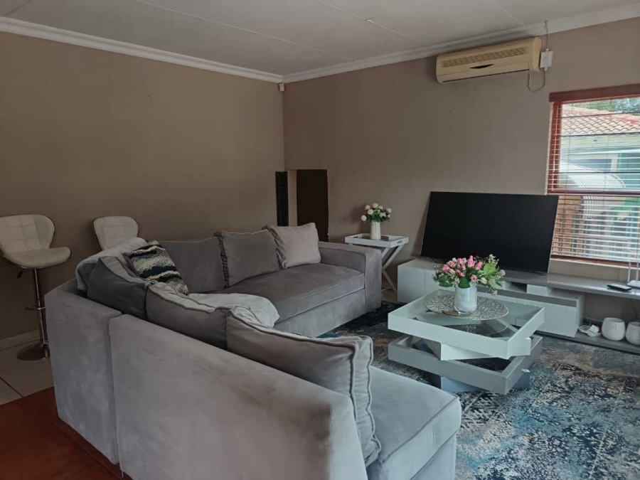 3 Bedroom Property for Sale in Vaaloewer Gauteng