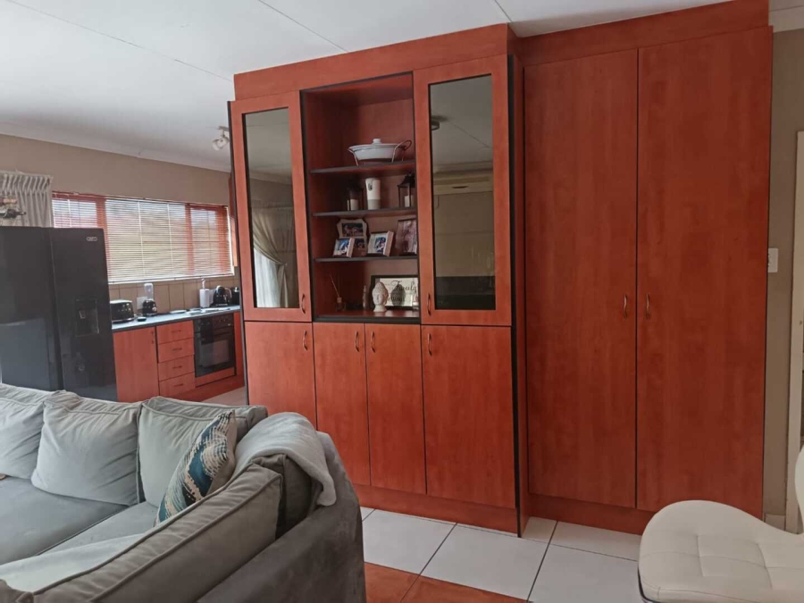3 Bedroom Property for Sale in Vaaloewer Gauteng