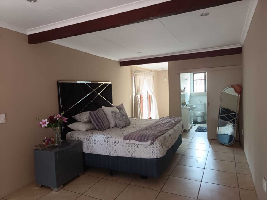 3 Bedroom Property for Sale in Vaaloewer Gauteng