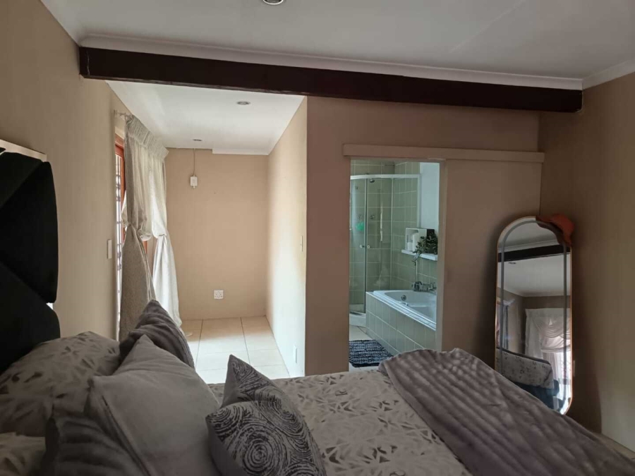 3 Bedroom Property for Sale in Vaaloewer Gauteng