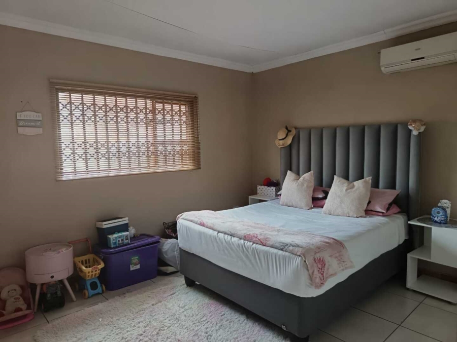 3 Bedroom Property for Sale in Vaaloewer Gauteng