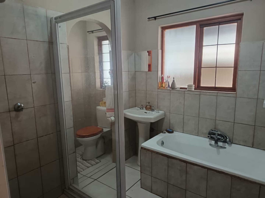 3 Bedroom Property for Sale in Vaaloewer Gauteng