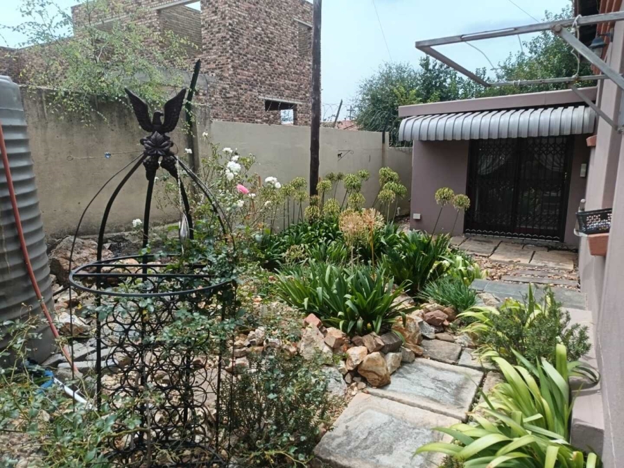 3 Bedroom Property for Sale in Vaaloewer Gauteng