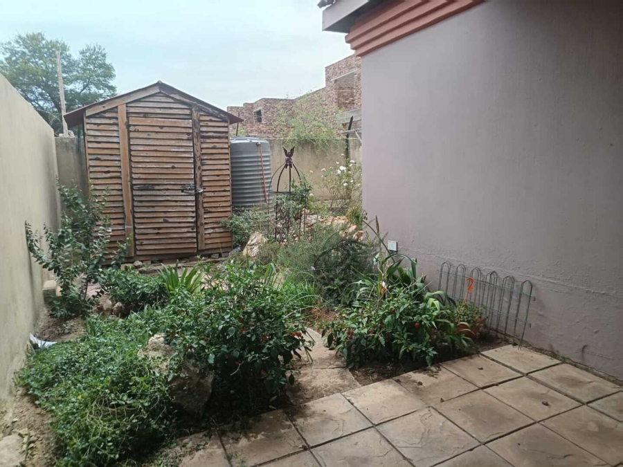 3 Bedroom Property for Sale in Vaaloewer Gauteng
