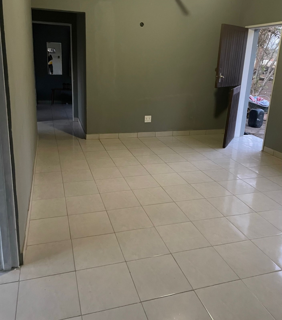 To Let 2 Bedroom Property for Rent in Unitas Park Gauteng