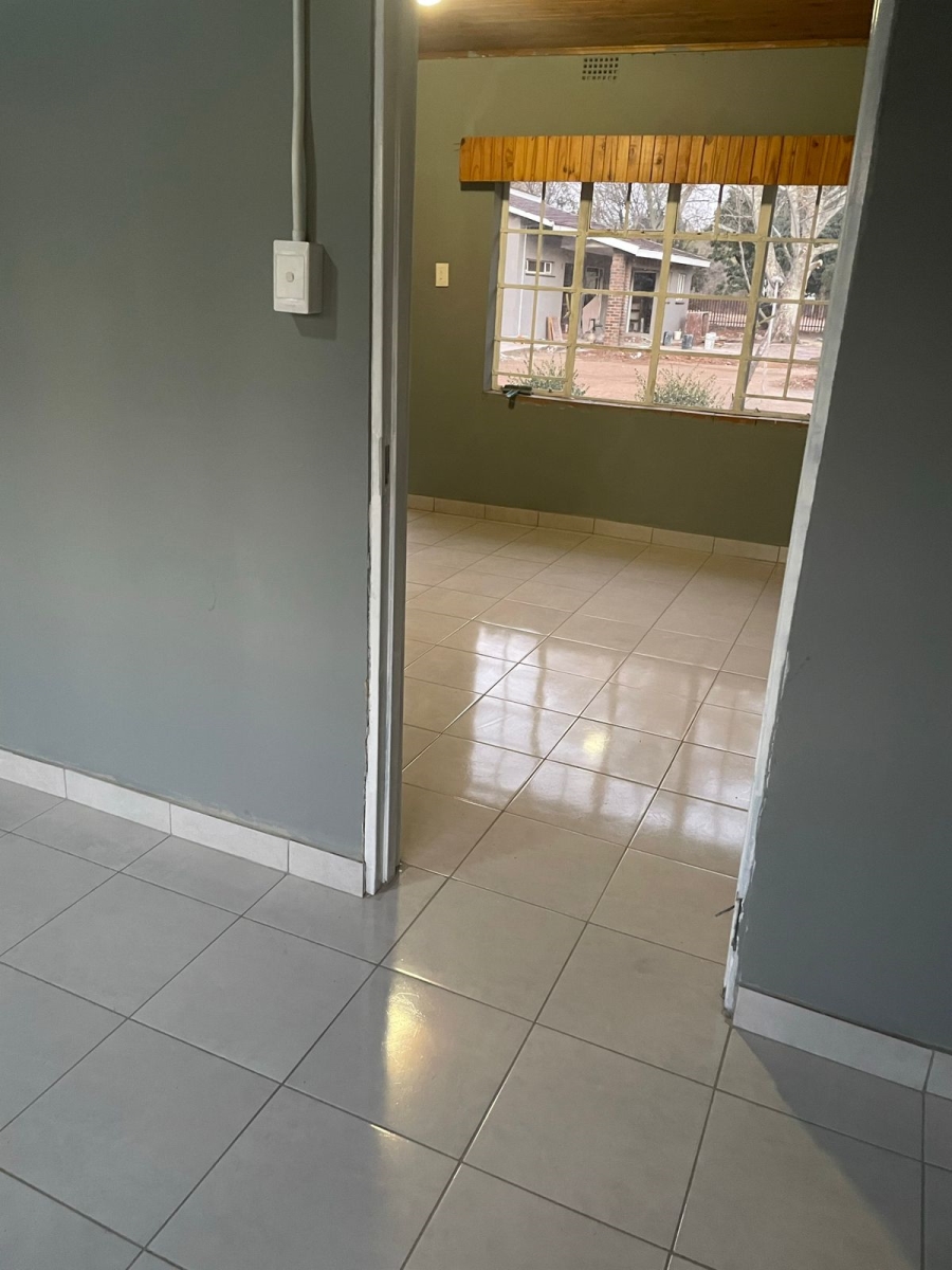 To Let 2 Bedroom Property for Rent in Unitas Park Gauteng