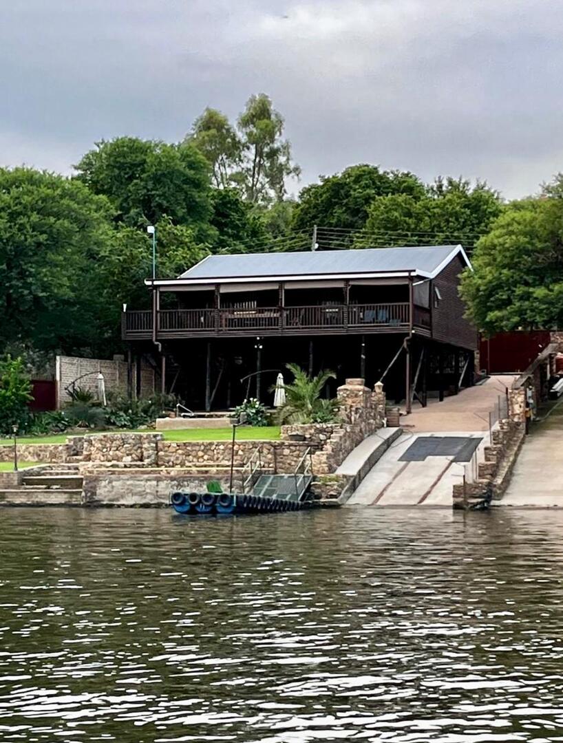 2 Bedroom Property for Sale in Vaaloewer Gauteng