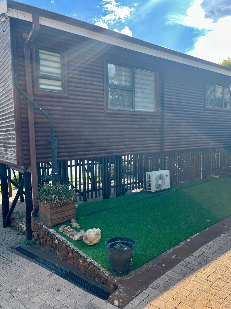 2 Bedroom Property for Sale in Vaaloewer Gauteng