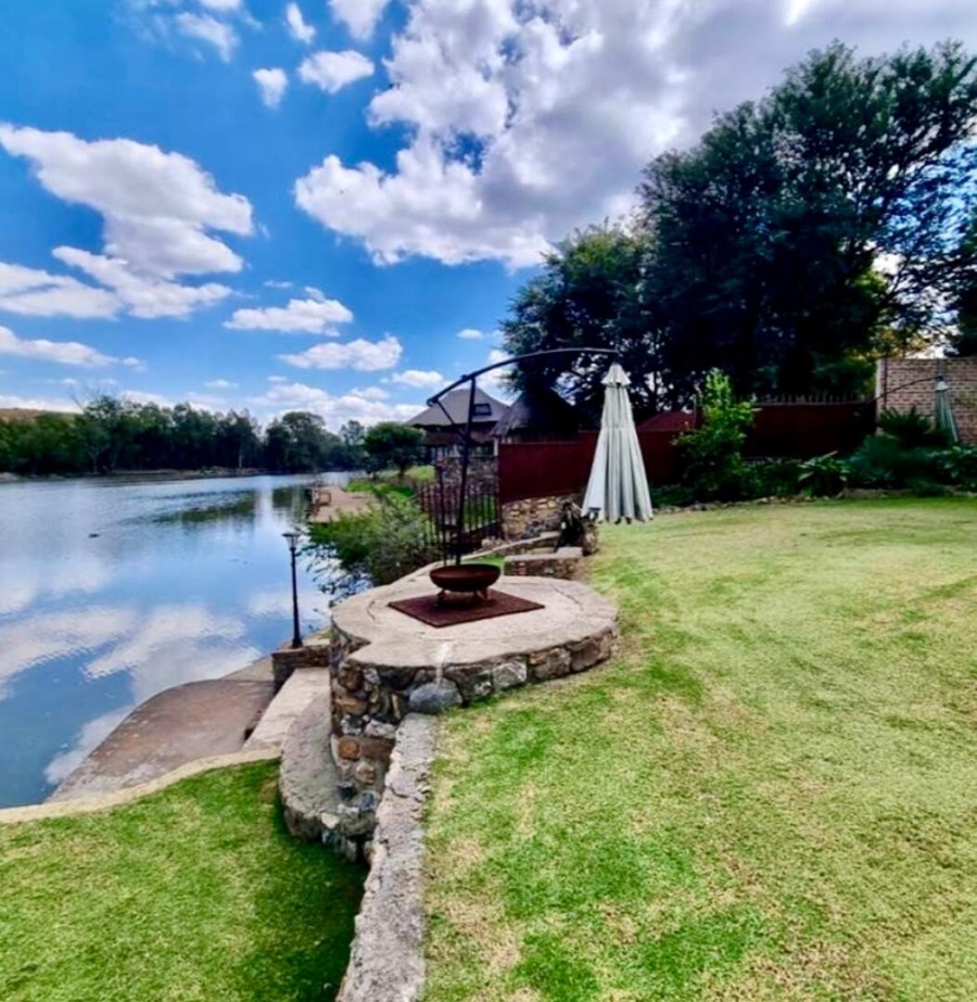 2 Bedroom Property for Sale in Vaaloewer Gauteng