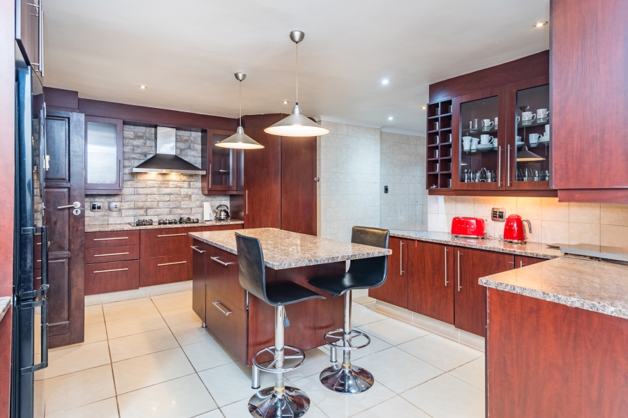 4 Bedroom Property for Sale in Helderkruin Gauteng