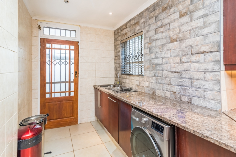 4 Bedroom Property for Sale in Helderkruin Gauteng