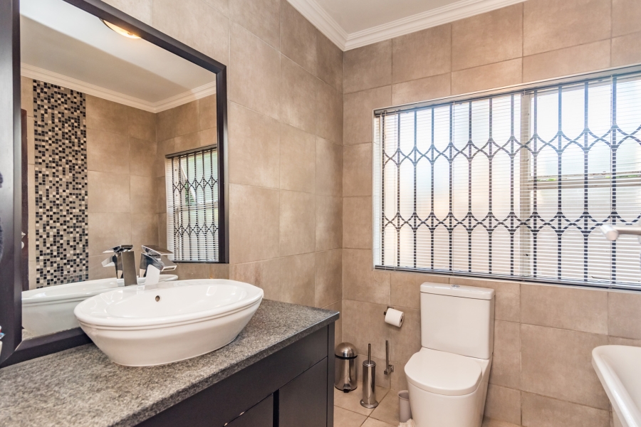 4 Bedroom Property for Sale in Helderkruin Gauteng