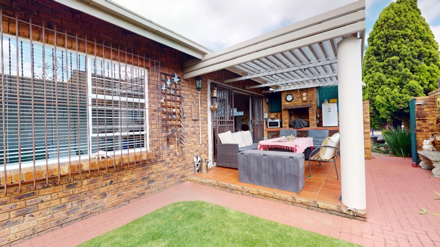 3 Bedroom Property for Sale in Beyers Park Gauteng