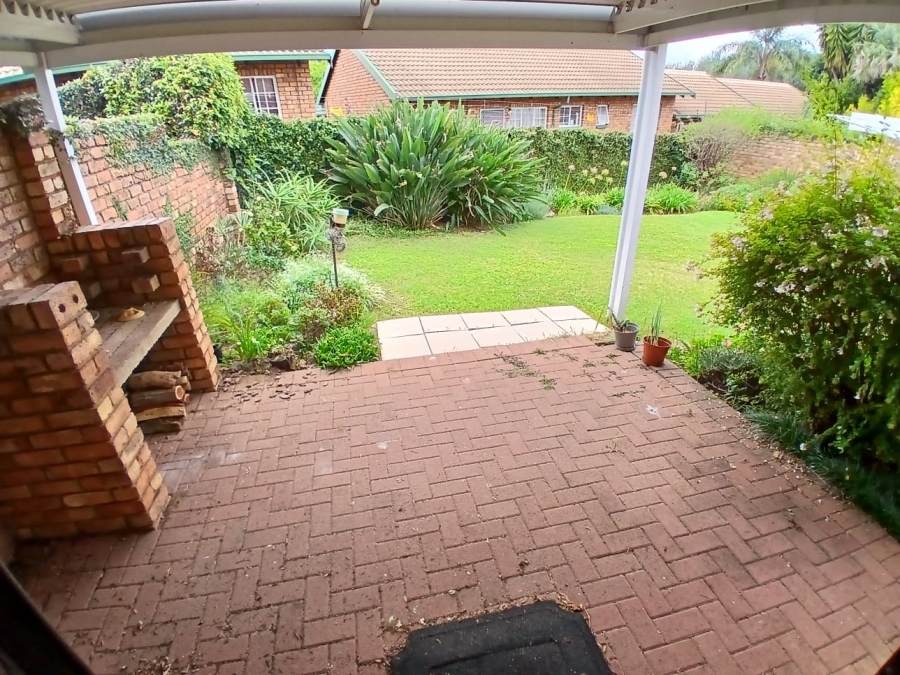 To Let 3 Bedroom Property for Rent in Garsfontein Gauteng