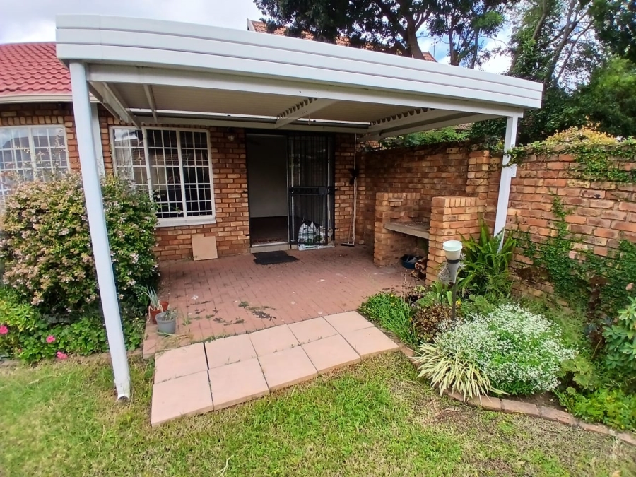 To Let 3 Bedroom Property for Rent in Garsfontein Gauteng