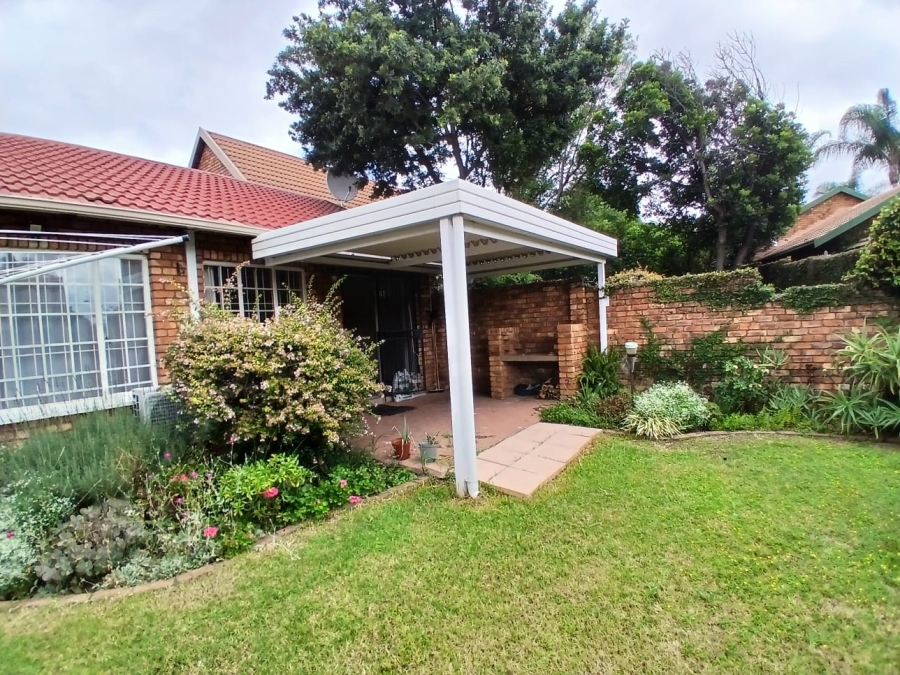 To Let 3 Bedroom Property for Rent in Garsfontein Gauteng