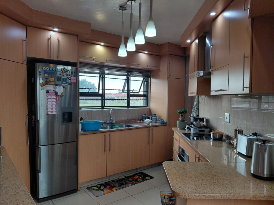 7 Bedroom Property for Sale in Actonville Gauteng