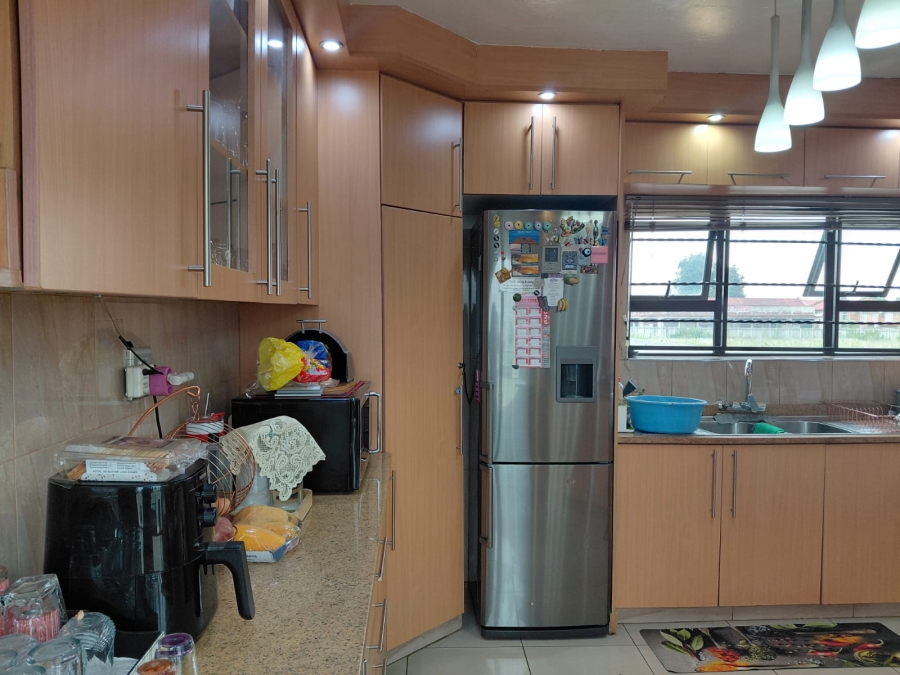 7 Bedroom Property for Sale in Actonville Gauteng