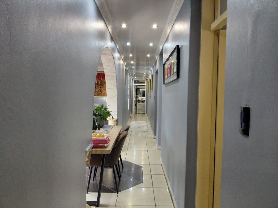 7 Bedroom Property for Sale in Actonville Gauteng