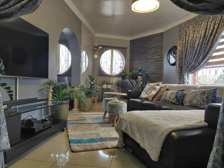 7 Bedroom Property for Sale in Actonville Gauteng