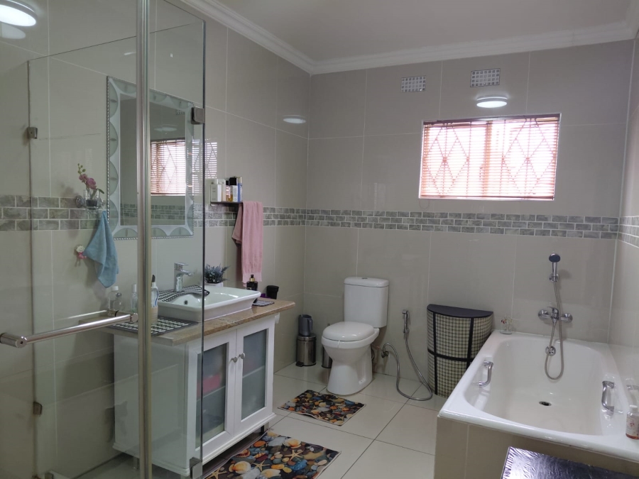 7 Bedroom Property for Sale in Actonville Gauteng