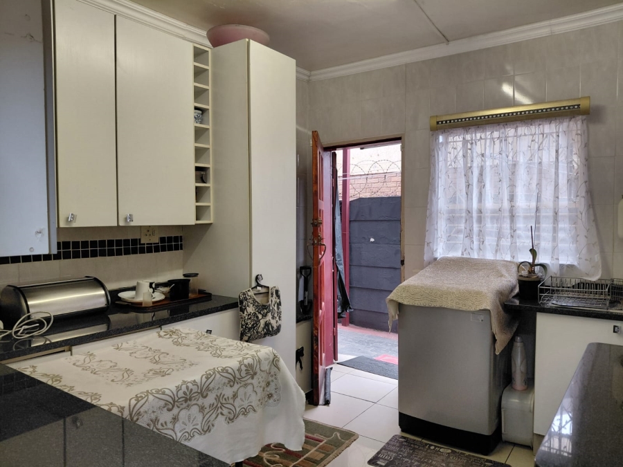 7 Bedroom Property for Sale in Actonville Gauteng