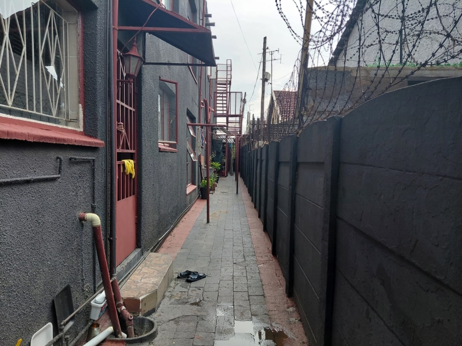 7 Bedroom Property for Sale in Actonville Gauteng