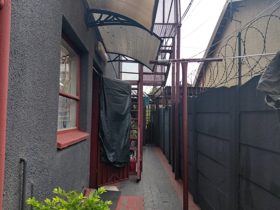 7 Bedroom Property for Sale in Actonville Gauteng