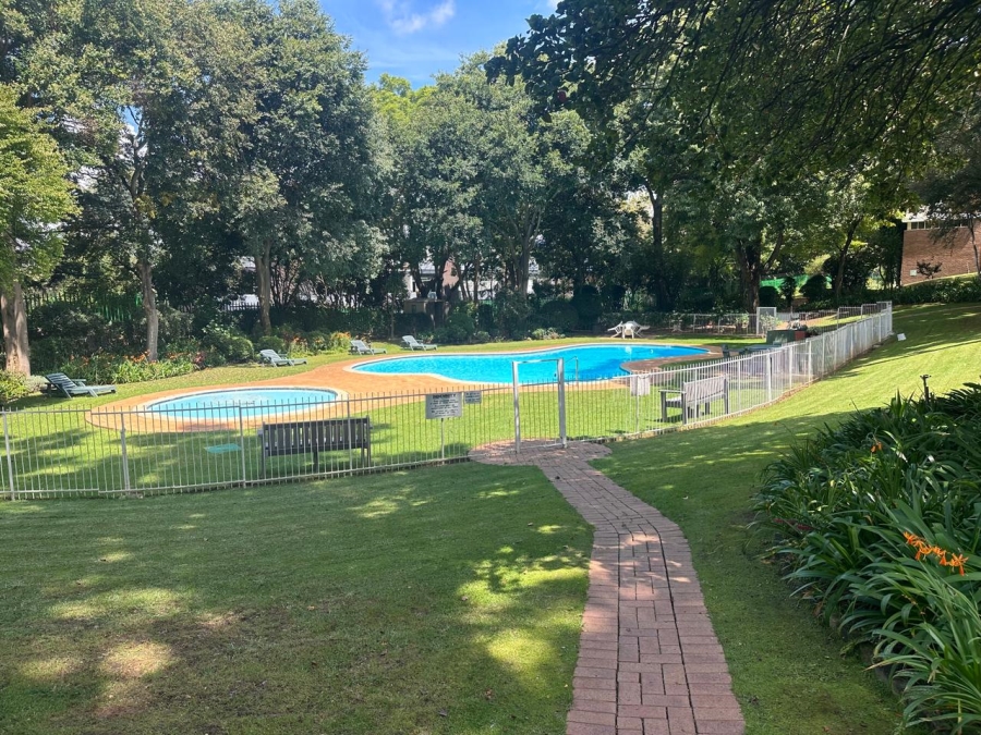 2 Bedroom Property for Sale in Atholl Gauteng