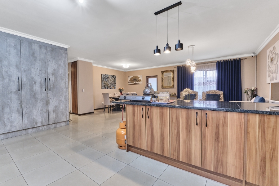 3 Bedroom Property for Sale in Barbeque Downs Gauteng