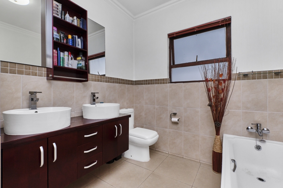 3 Bedroom Property for Sale in Barbeque Downs Gauteng