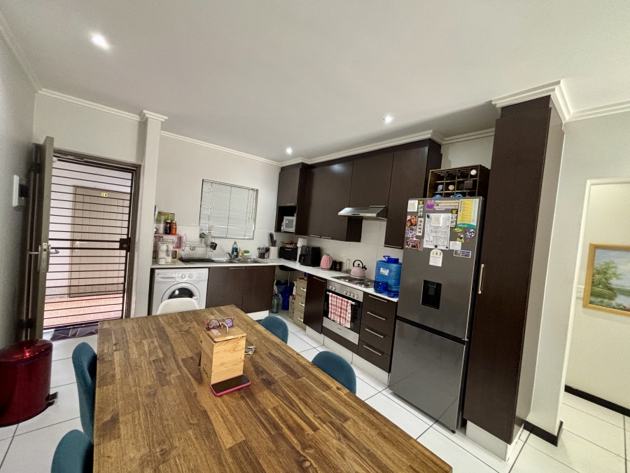 To Let 2 Bedroom Property for Rent in Barbeque Downs Gauteng